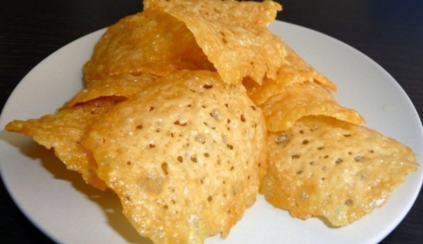 Хрустящие сырные чипсы