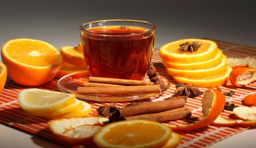 Чай с апельсиновой коркой, клюквой и корицей